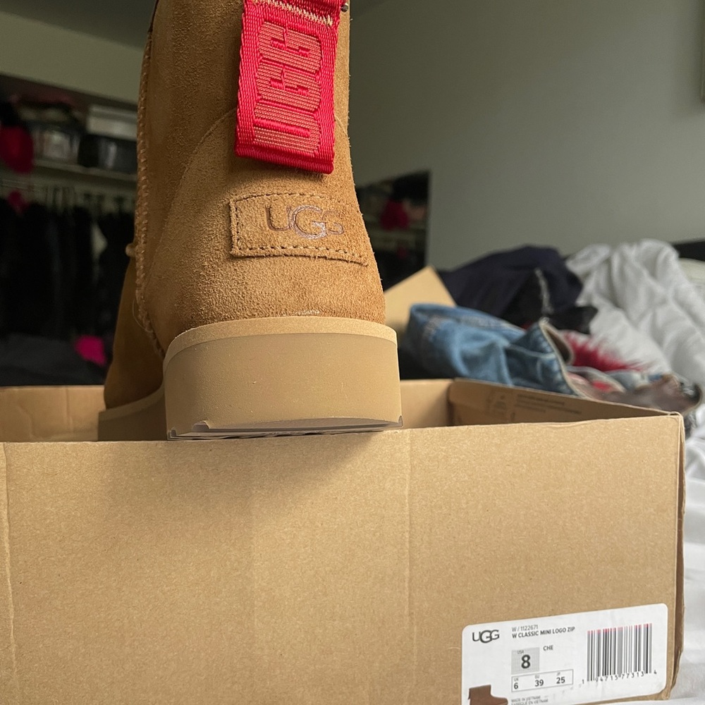 Ugg short logo zip boots